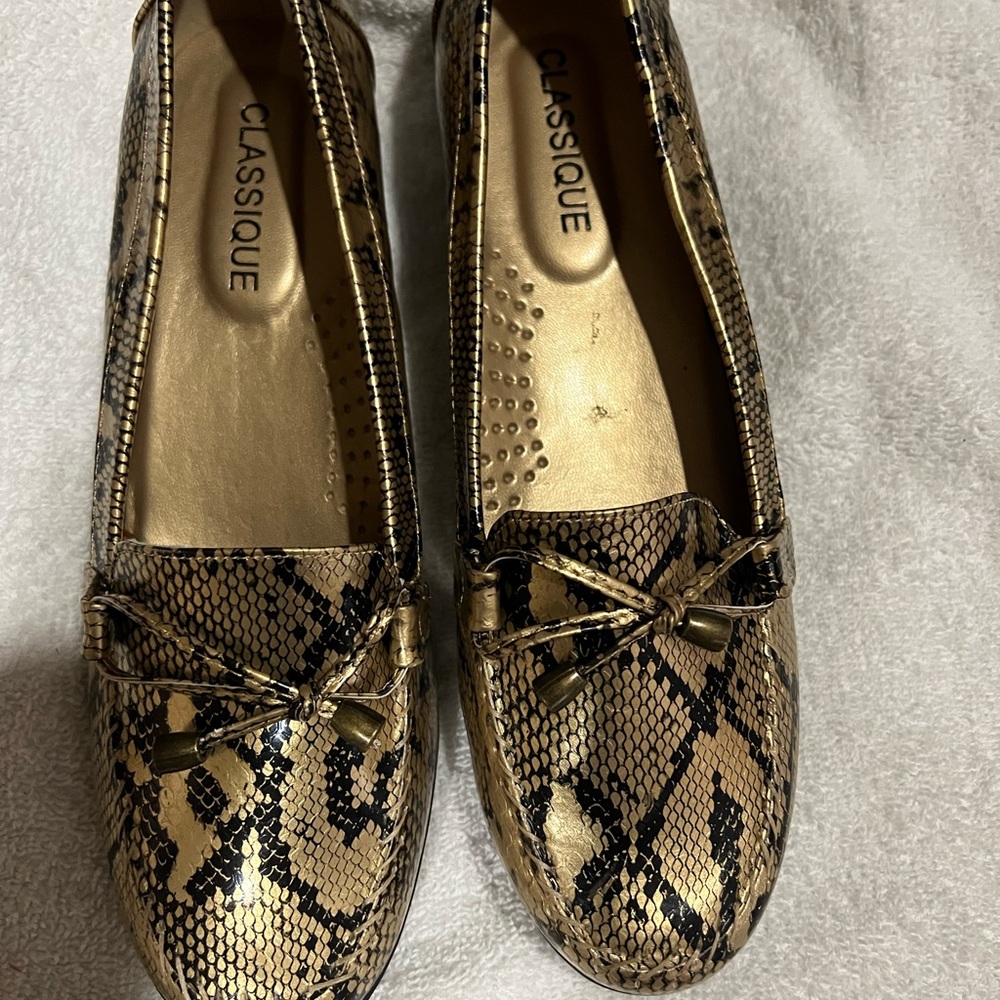 Women Shoes - Picture 4 of 5